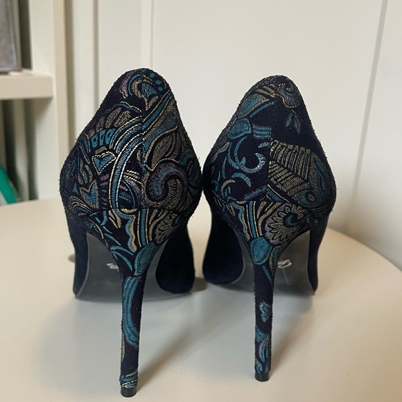 Navy Suede High Heels with Pattern - Picture 3 of 6